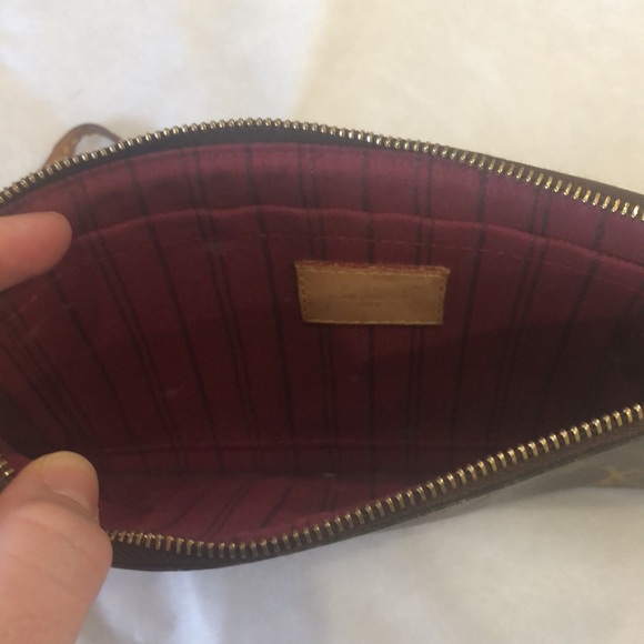 LV Louis Vuitton wristlet - Picture 7 of 11